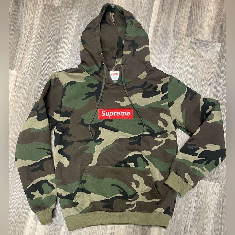 Supreme Camo Hoodie Size Medium NWT
